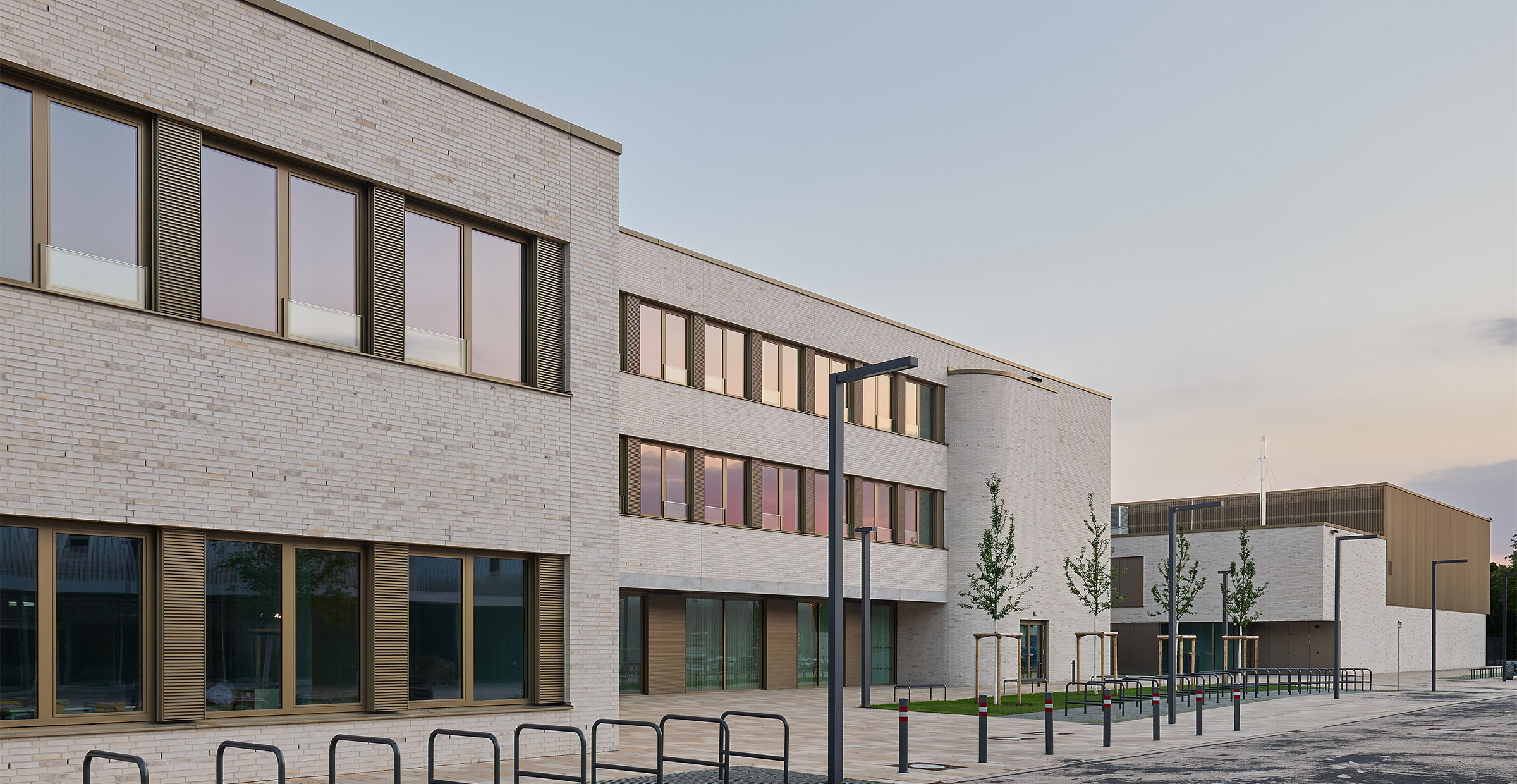 Robuste Bildungsbauten: Warum Klinker im Schulbau mehr ist als „Fassade“